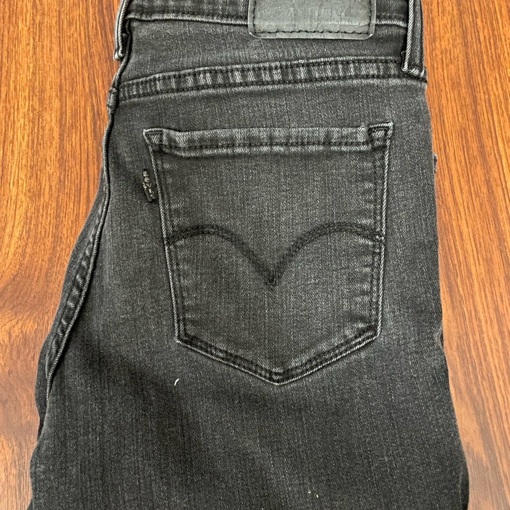 Levi's Black Skinny Jeans Sleek and Stylish